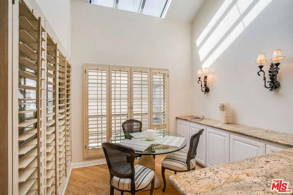 Marina Del Rey, California 90292, United States, 2 Bedrooms Bedrooms, ,2 BathroomsBathrooms,Residential,Active,80146