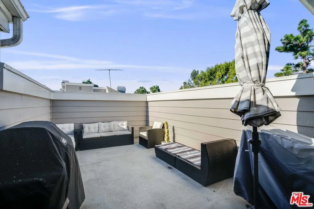 Marina Del Rey, California 90292, United States, 2 Bedrooms Bedrooms, ,2 BathroomsBathrooms,Residential,Active,80146