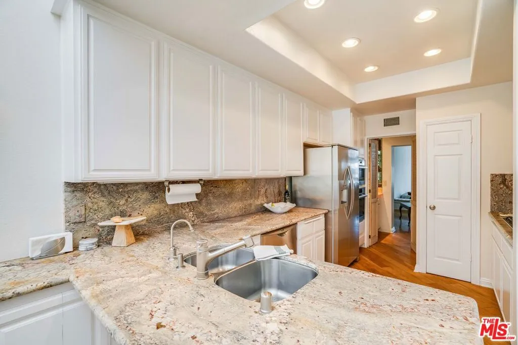 Marina Del Rey, California 90292, United States, 2 Bedrooms Bedrooms, ,2 BathroomsBathrooms,Residential,Active,80146