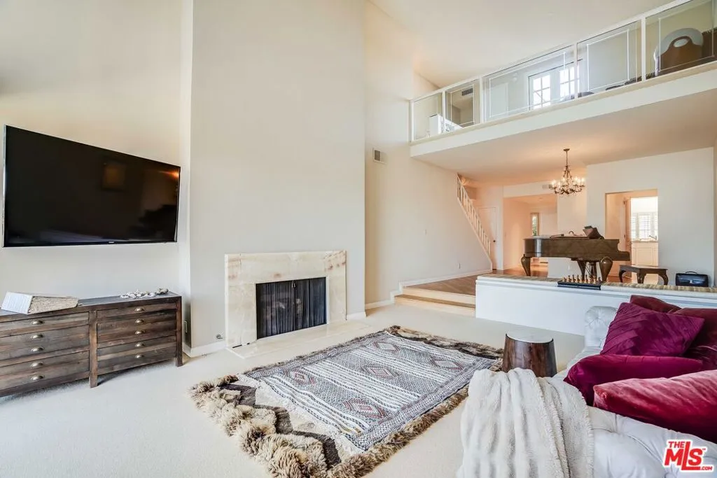 Marina Del Rey, California 90292, United States, 2 Bedrooms Bedrooms, ,2 BathroomsBathrooms,Residential,Active,80146