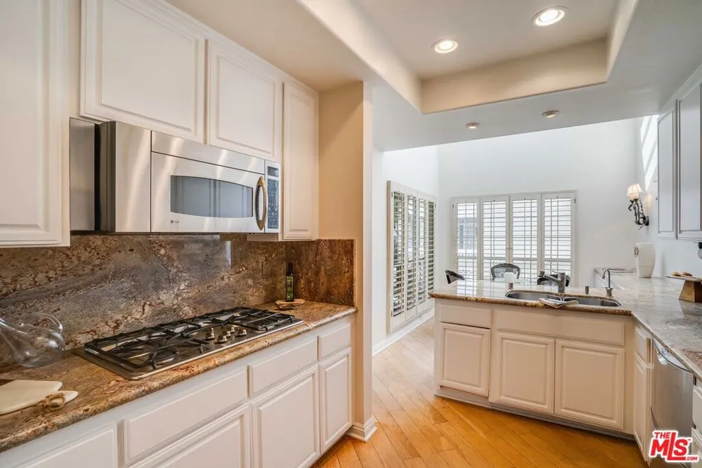 Marina Del Rey, California 90292, United States, 2 Bedrooms Bedrooms, ,2 BathroomsBathrooms,Residential,Active,80146