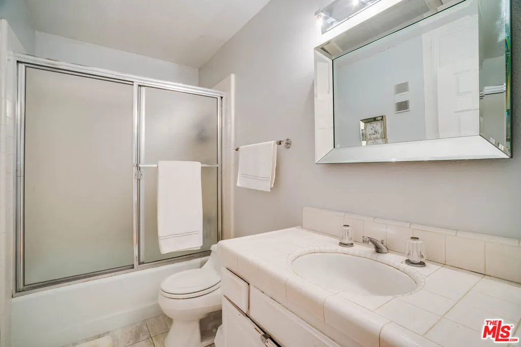 Marina Del Rey, California 90292, United States, 2 Bedrooms Bedrooms, ,2 BathroomsBathrooms,Residential,Active,80146