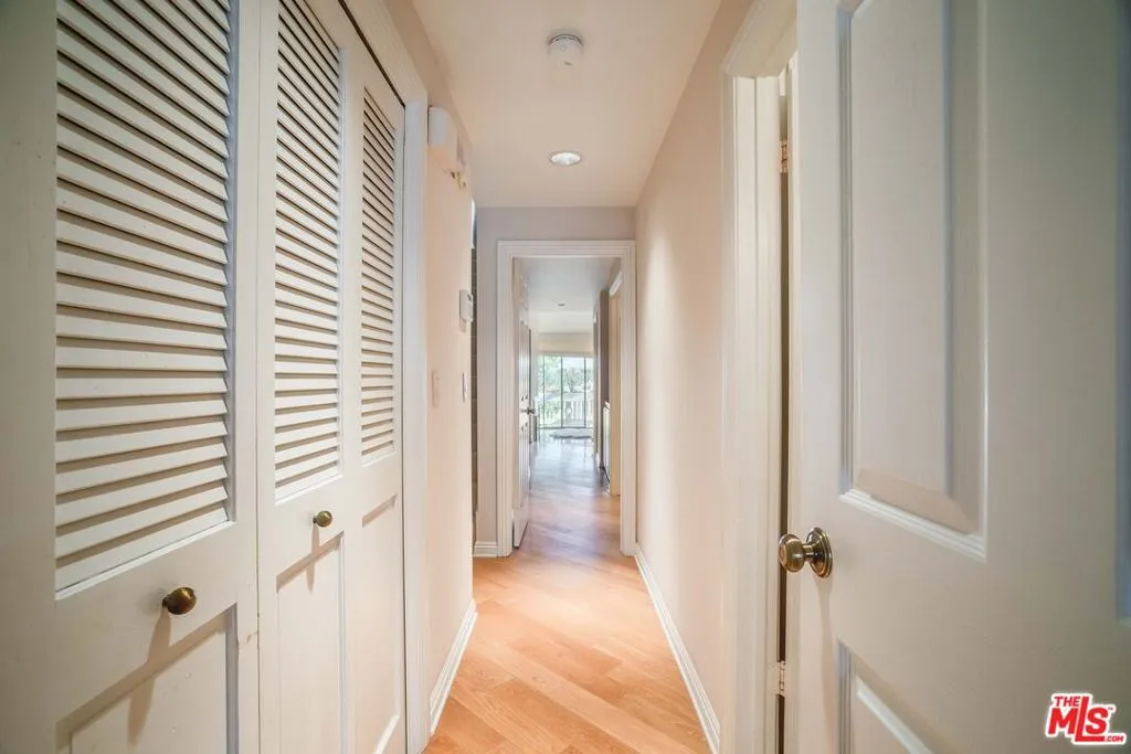 Marina Del Rey, California 90292, United States, 2 Bedrooms Bedrooms, ,2 BathroomsBathrooms,Residential,Active,80146