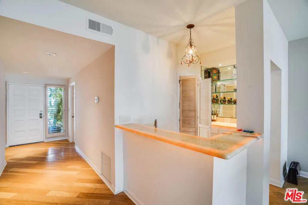 Marina Del Rey, California 90292, United States, 2 Bedrooms Bedrooms, ,2 BathroomsBathrooms,Residential,Active,80146