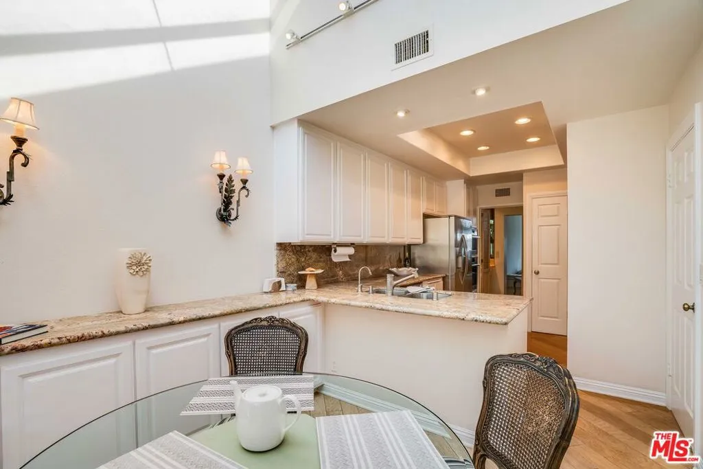 Marina Del Rey, California 90292, United States, 2 Bedrooms Bedrooms, ,2 BathroomsBathrooms,Residential,Active,80146