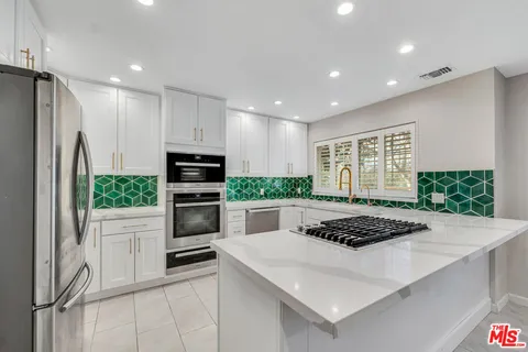 MLS: 25501479