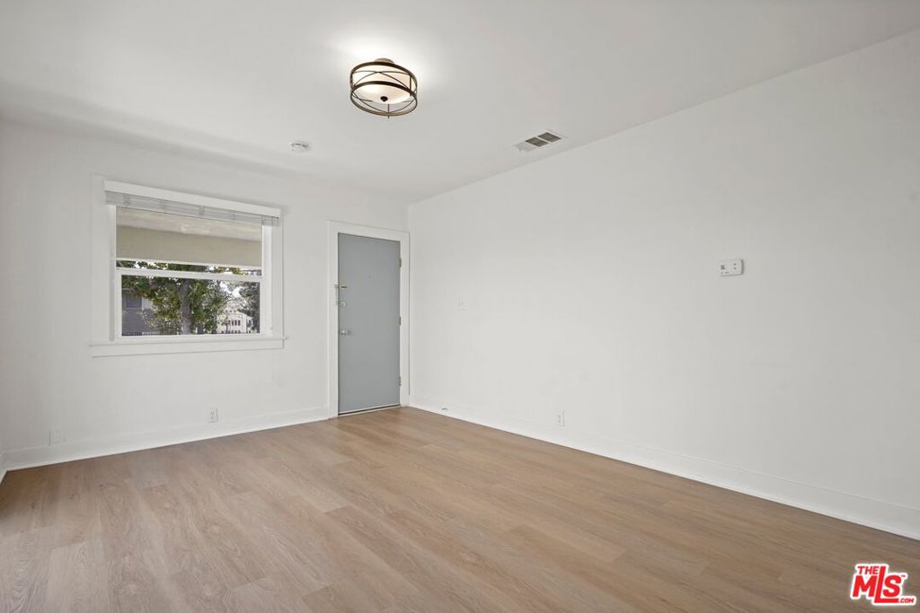 Properties 4 1563 E Elizabeth Street