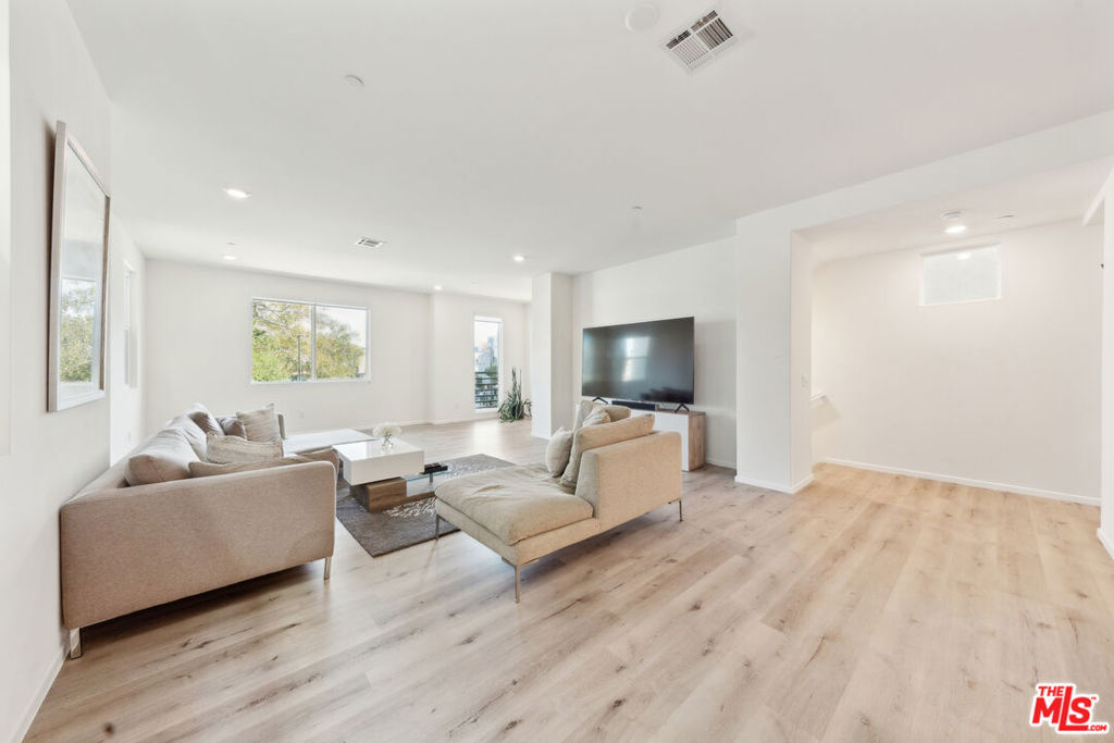 605 Daniel Freeman Circle