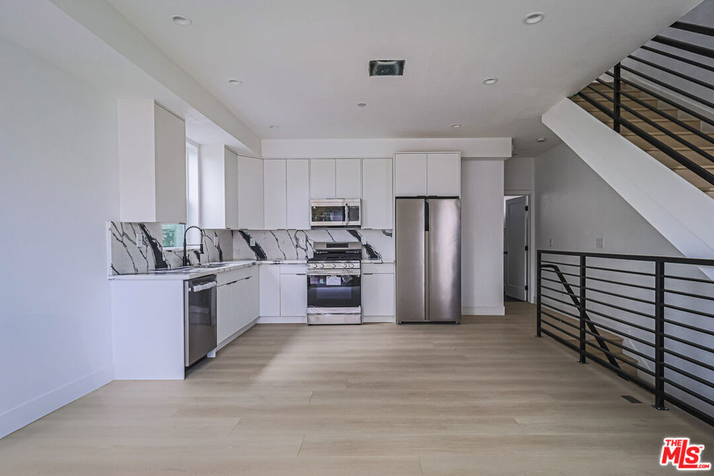 Properties 4 11810 W Gilmore Street