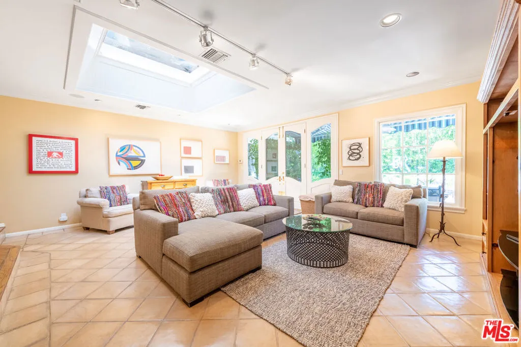 Encino, California 91436, United States, 4 Bedrooms Bedrooms, ,4 BathroomsBathrooms,Residential,Active,137607