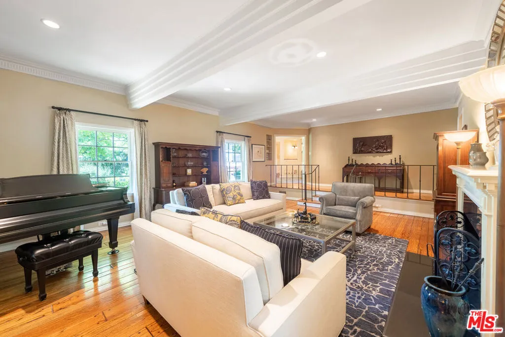 Encino, California 91436, United States, 4 Bedrooms Bedrooms, ,4 BathroomsBathrooms,Residential,Active,137607