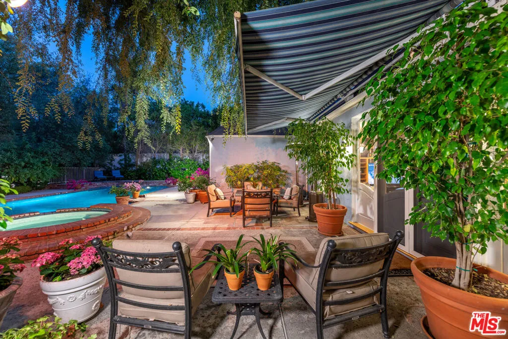 Encino, California 91436, United States, 4 Bedrooms Bedrooms, ,4 BathroomsBathrooms,Residential,Active,137607