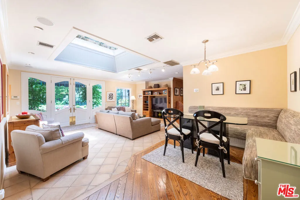 Encino, California 91436, United States, 4 Bedrooms Bedrooms, ,4 BathroomsBathrooms,Residential,Active,137607