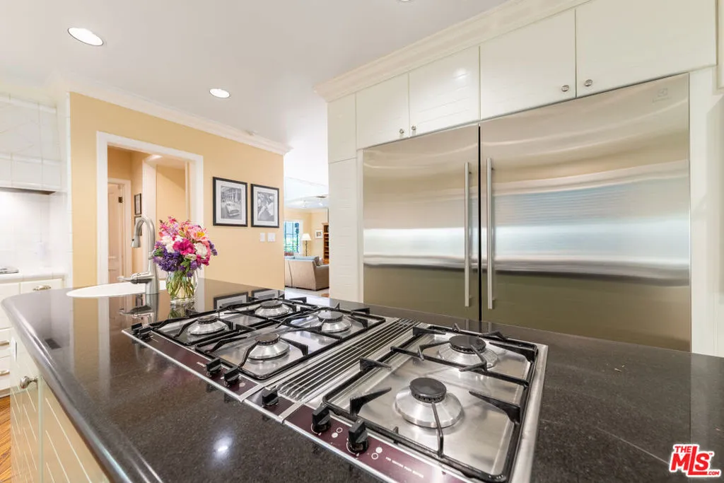 Encino, California 91436, United States, 4 Bedrooms Bedrooms, ,4 BathroomsBathrooms,Residential,Active,137607