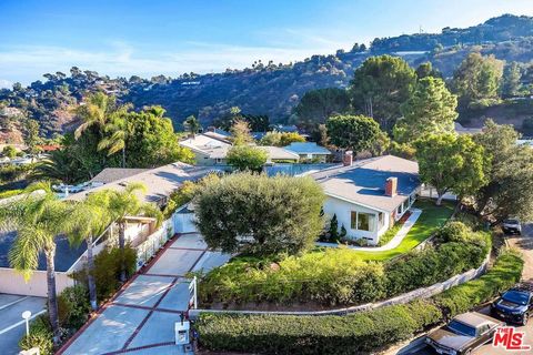 A home in Studio City