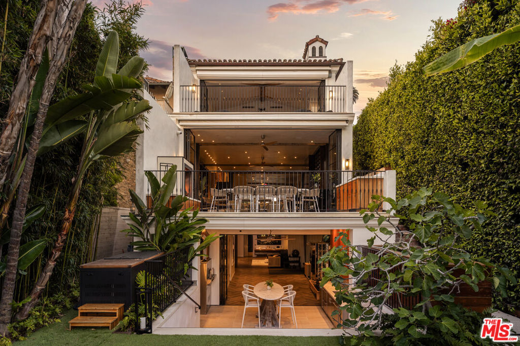 Properties 2 966 Palisades Beach Road