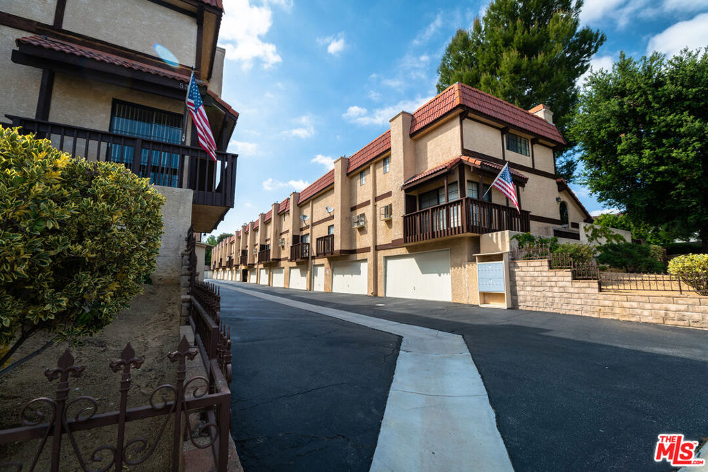 Properties 1 5307 Colodny Drive