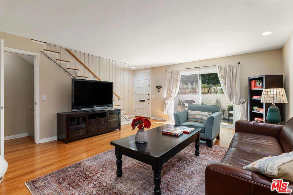 listing image 0