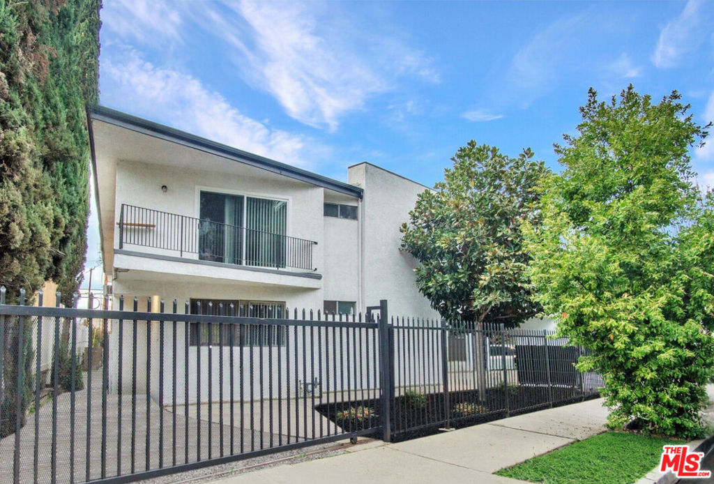 Properties 4 5201 Rigoletto Street