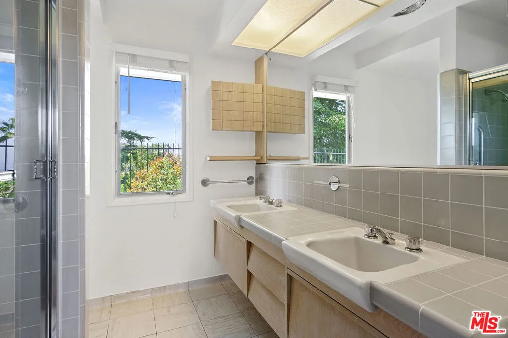 Beverly Hills, California 90210, United States, 5 Bedrooms Bedrooms, ,7 BathroomsBathrooms,Residential,Active,81760