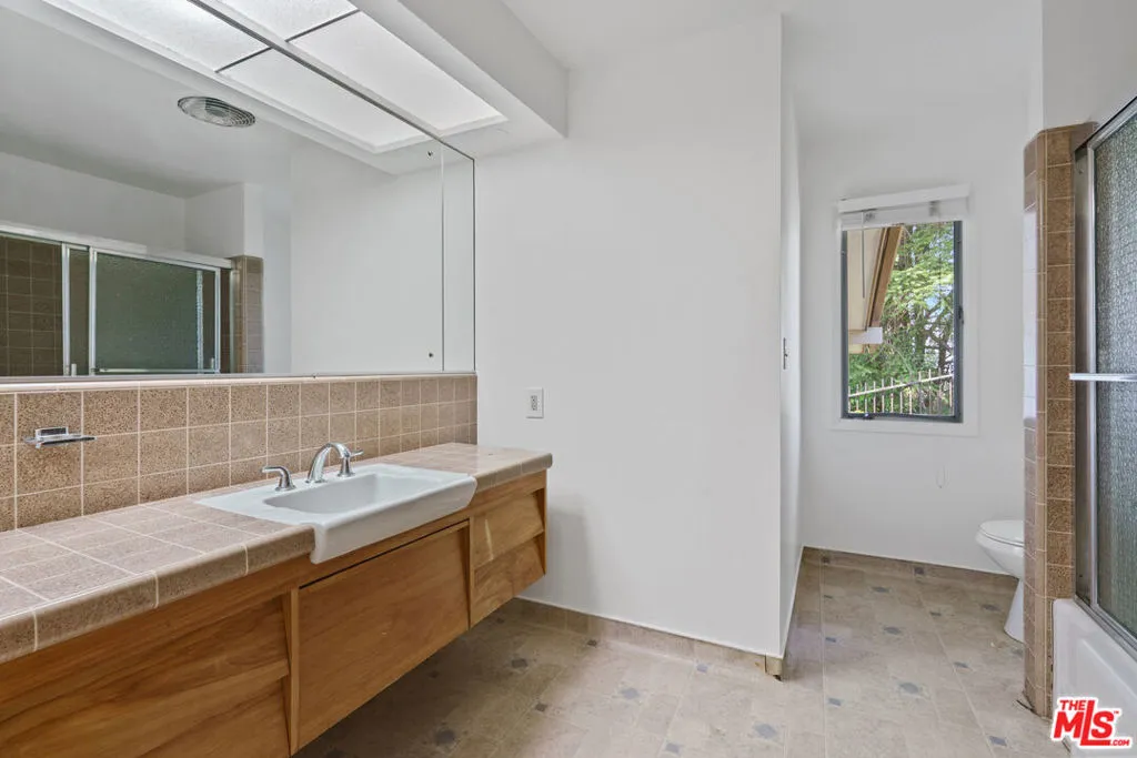 Beverly Hills, California 90210, United States, 5 Bedrooms Bedrooms, ,7 BathroomsBathrooms,Residential,Active,81760