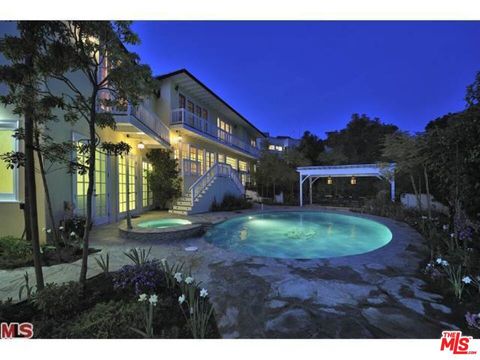 2558 Glendower Avenue Los Angeles CA 90027