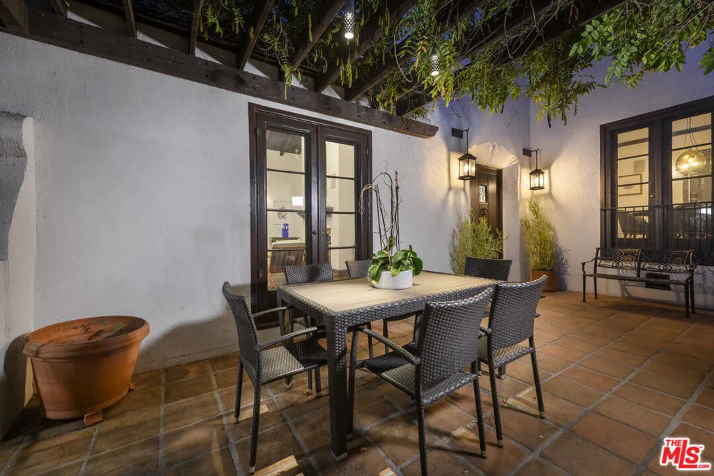 Los Angeles, California 90027, United States, 4 Bedrooms Bedrooms, ,3 BathroomsBathrooms,Residential,Active,116510