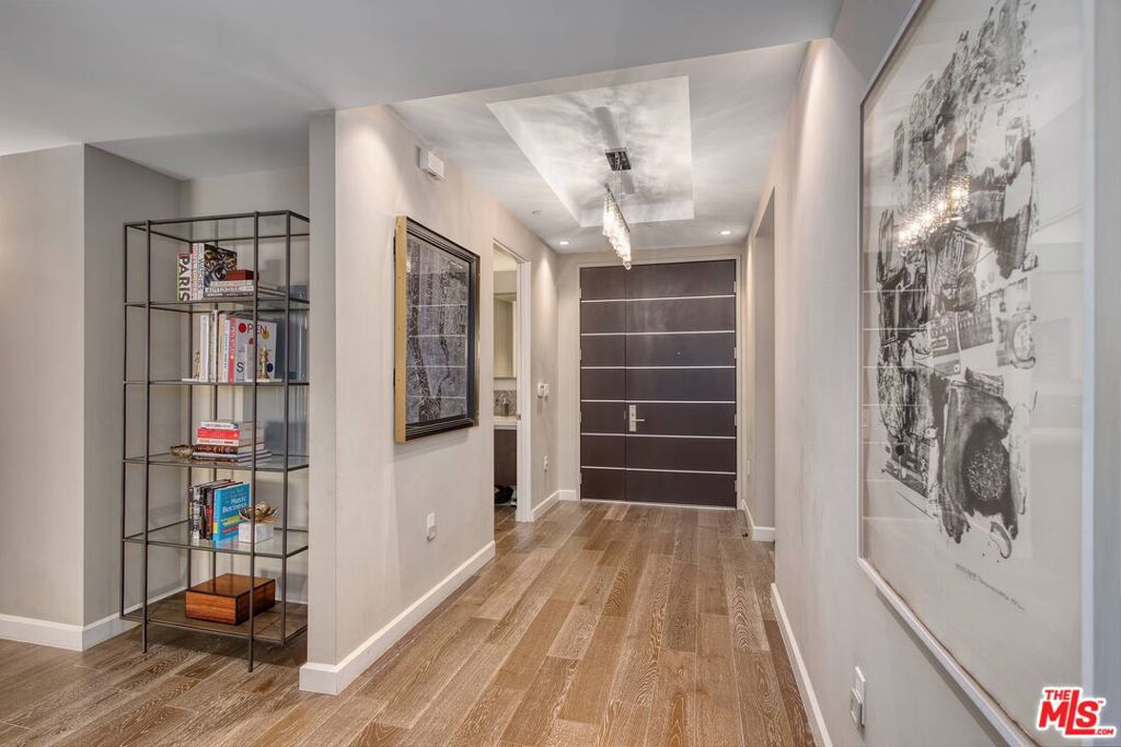 Properties 3 441 S Barrington Avenue 210