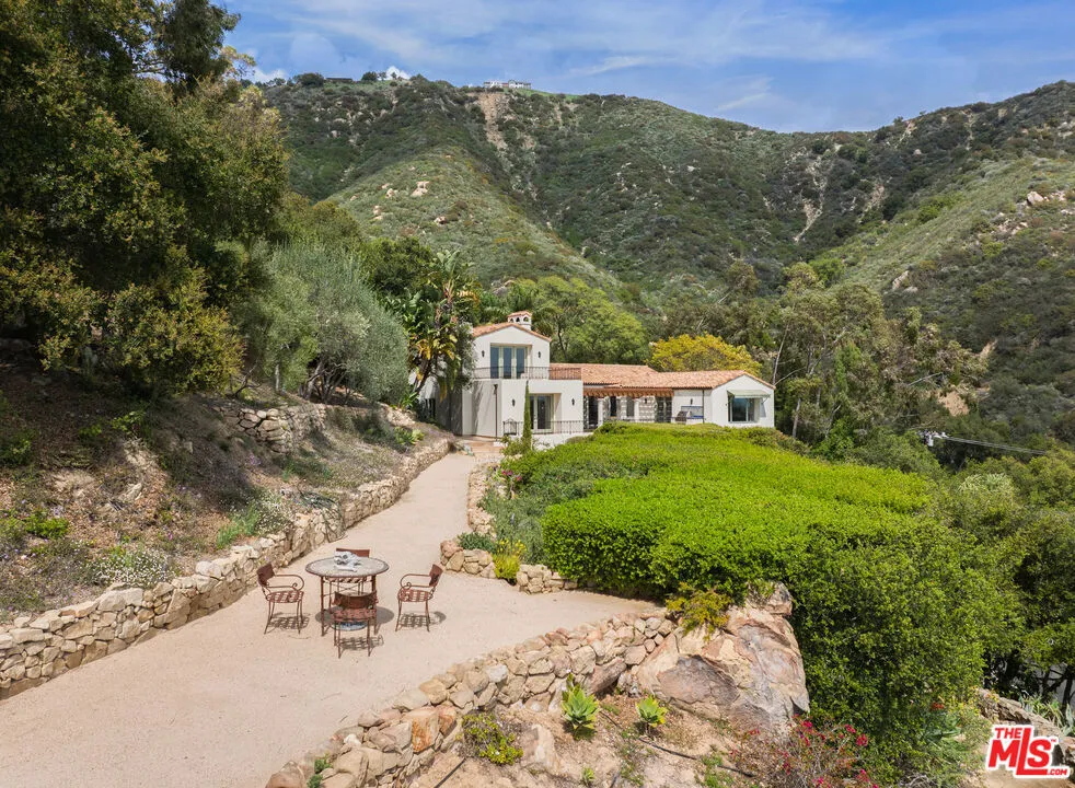 Santa Barbara, California 93108, United States, 4 Bedrooms Bedrooms, ,5 BathroomsBathrooms,Residential,Active,105408