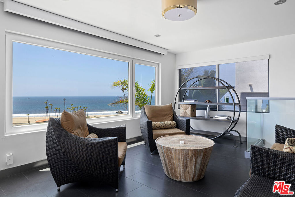 Properties 4 145 Napoleon Street