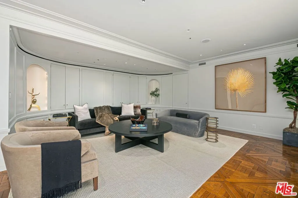 Los Angeles, California 90024, United States, 2 Bedrooms Bedrooms, ,4 BathroomsBathrooms,Residential,Active,103937