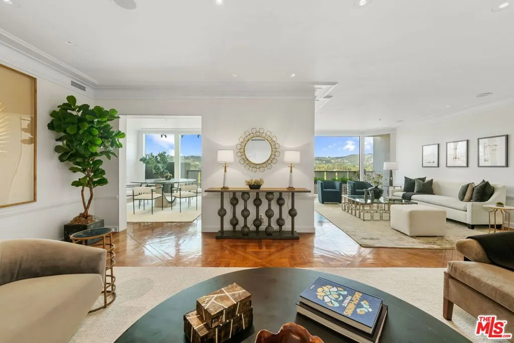 Los Angeles, California 90024, United States, 2 Bedrooms Bedrooms, ,4 BathroomsBathrooms,Residential,Active,103937