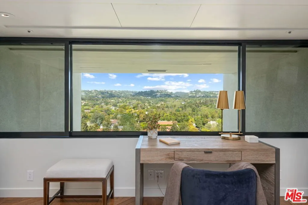 Los Angeles, California 90024, United States, 2 Bedrooms Bedrooms, ,4 BathroomsBathrooms,Residential,Active,103937