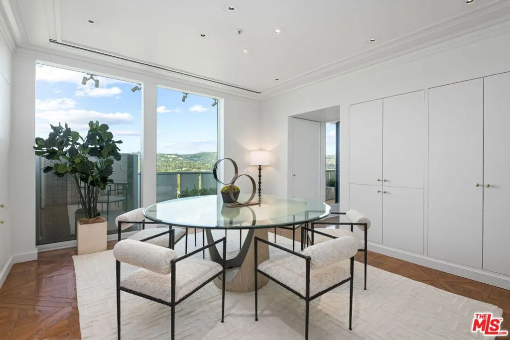 Los Angeles, California 90024, United States, 2 Bedrooms Bedrooms, ,4 BathroomsBathrooms,Residential,Active,103937