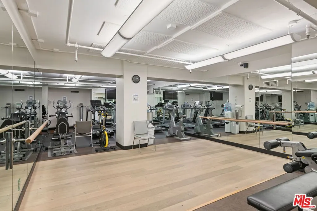 Los Angeles, California 90024, United States, 2 Bedrooms Bedrooms, ,4 BathroomsBathrooms,Residential,Active,103937