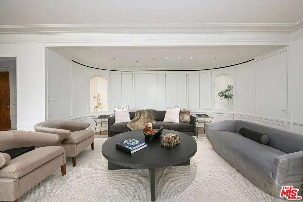 Los Angeles, California 90024, United States, 2 Bedrooms Bedrooms, ,4 BathroomsBathrooms,Residential,Active,103937