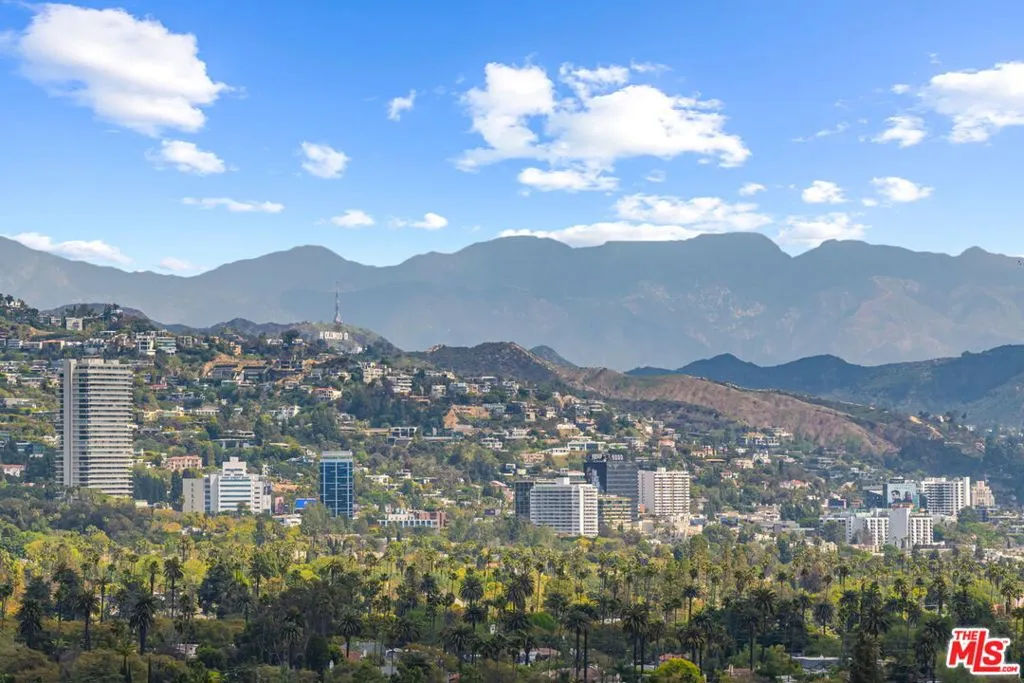 Los Angeles, California 90024, United States, 2 Bedrooms Bedrooms, ,4 BathroomsBathrooms,Residential,Active,103937