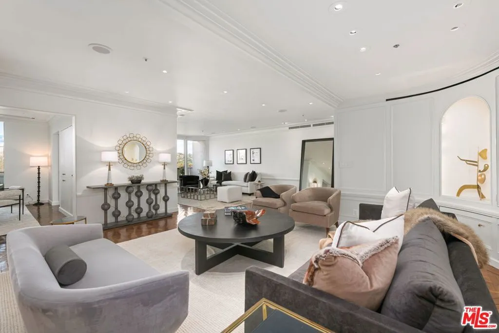 Los Angeles, California 90024, United States, 2 Bedrooms Bedrooms, ,4 BathroomsBathrooms,Residential,Active,103937