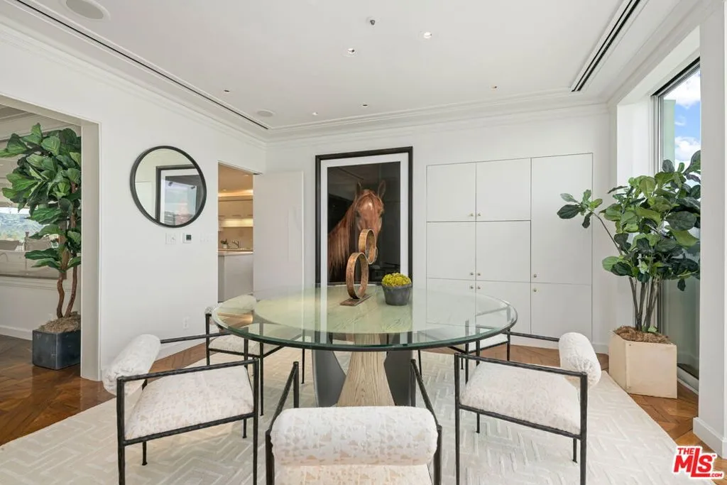 Los Angeles, California 90024, United States, 2 Bedrooms Bedrooms, ,4 BathroomsBathrooms,Residential,Active,103937