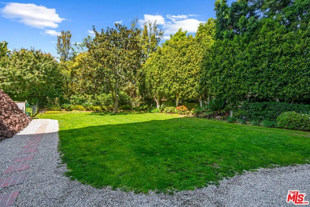 Los Angeles, California 90024, United States, 2 Bedrooms Bedrooms, ,4 BathroomsBathrooms,Residential,Active,103937