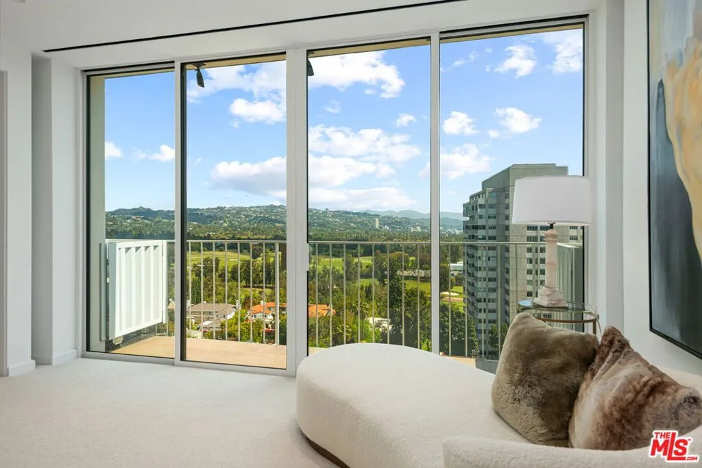 Los Angeles, California 90024, United States, 2 Bedrooms Bedrooms, ,4 BathroomsBathrooms,Residential,Active,103937