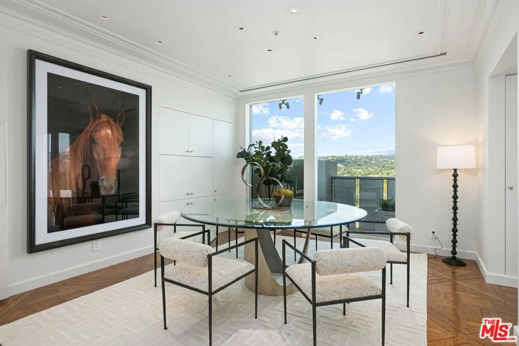 Los Angeles, California 90024, United States, 2 Bedrooms Bedrooms, ,4 BathroomsBathrooms,Residential,Active,103937