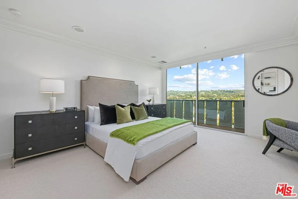 Los Angeles, California 90024, United States, 2 Bedrooms Bedrooms, ,4 BathroomsBathrooms,Residential,Active,103937