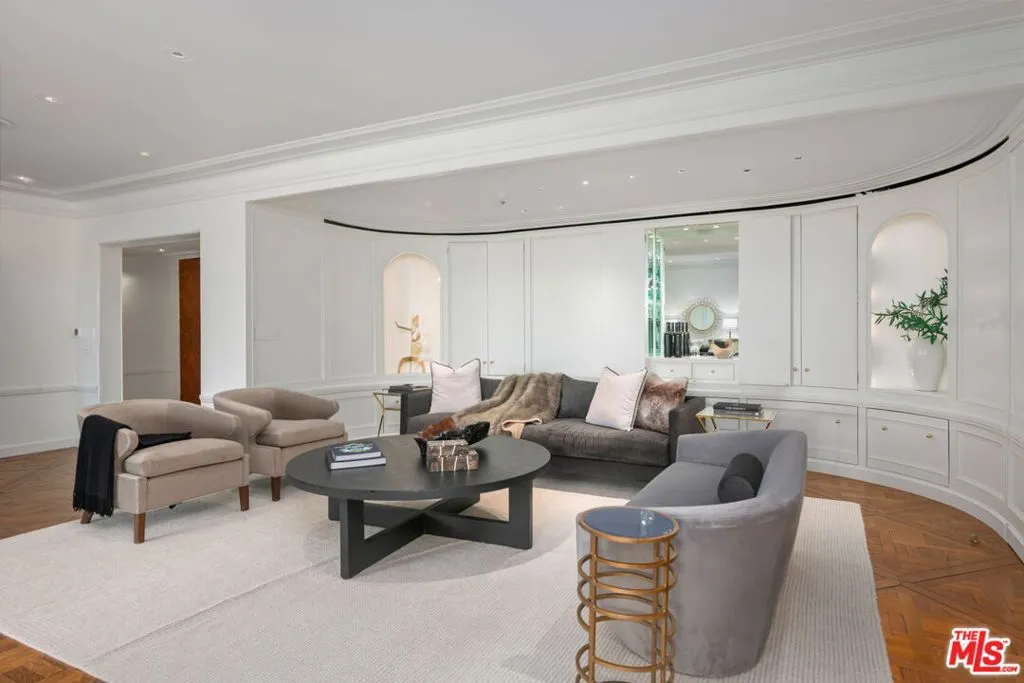 Los Angeles, California 90024, United States, 2 Bedrooms Bedrooms, ,4 BathroomsBathrooms,Residential,Active,103937