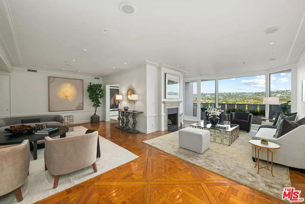 Los Angeles, California 90024, United States, 2 Bedrooms Bedrooms, ,4 BathroomsBathrooms,Residential,Active,103937