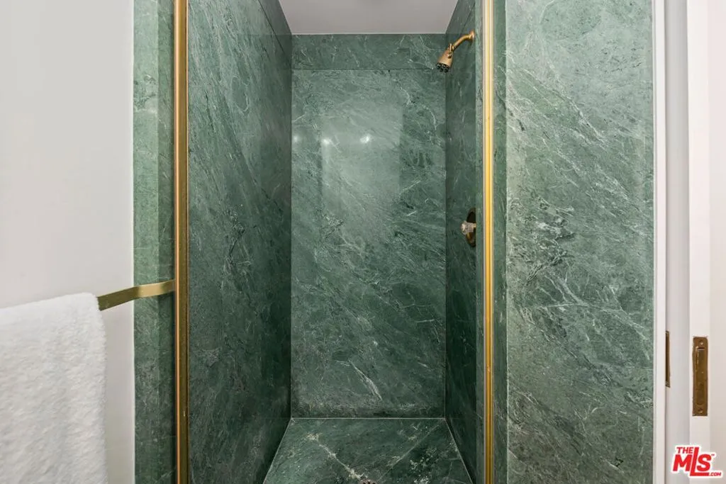 Los Angeles, California 90024, United States, 2 Bedrooms Bedrooms, ,4 BathroomsBathrooms,Residential,Active,103937