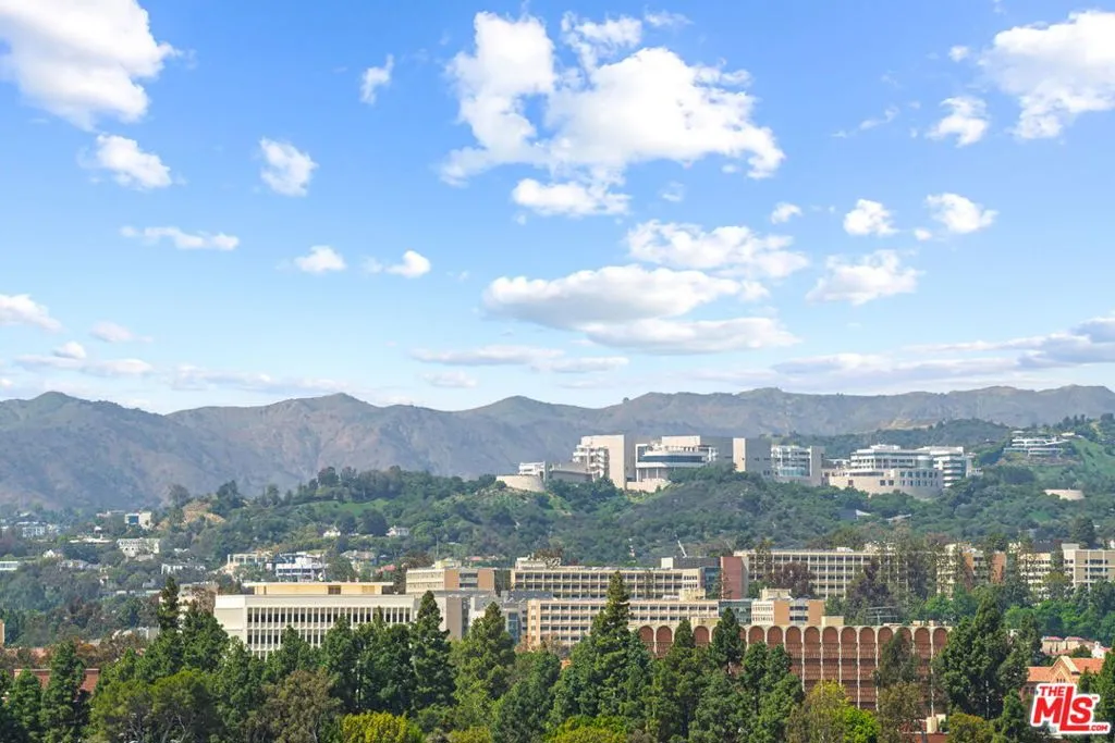 Los Angeles, California 90024, United States, 2 Bedrooms Bedrooms, ,4 BathroomsBathrooms,Residential,Active,103937