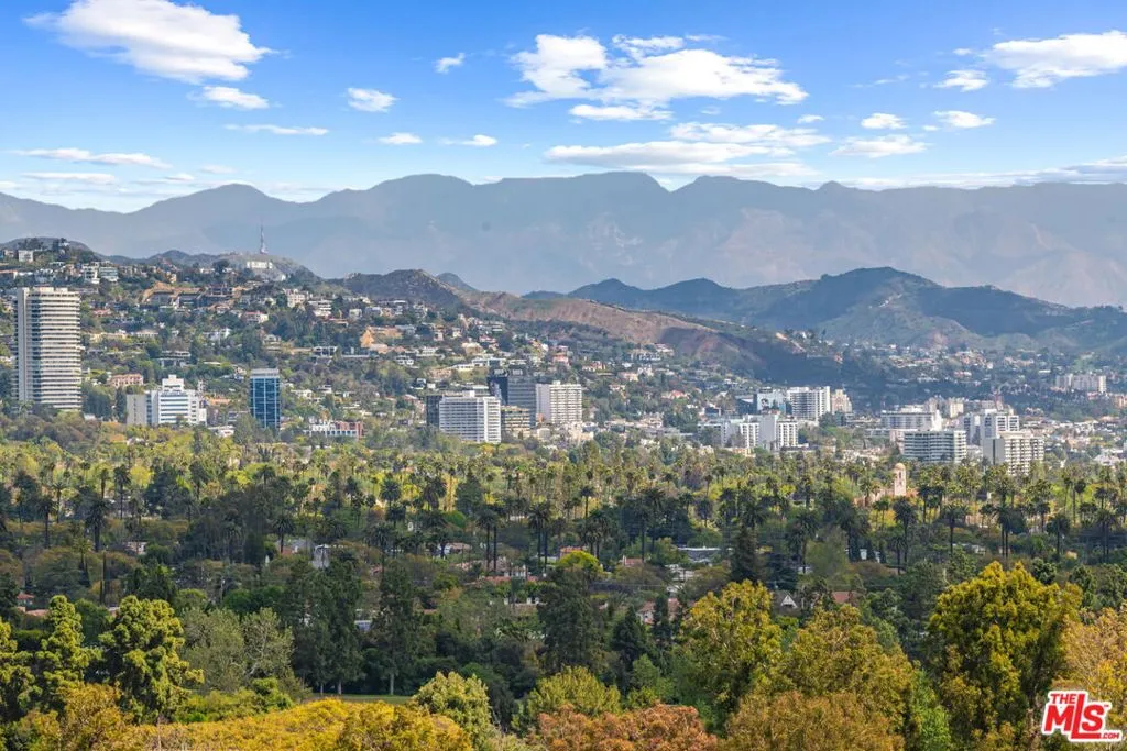 Los Angeles, California 90024, United States, 2 Bedrooms Bedrooms, ,4 BathroomsBathrooms,Residential,Active,103937