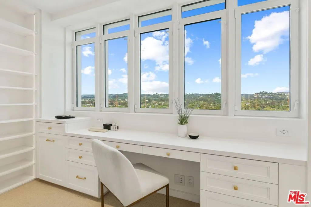 Los Angeles, California 90024, United States, 2 Bedrooms Bedrooms, ,4 BathroomsBathrooms,Residential,Active,103937