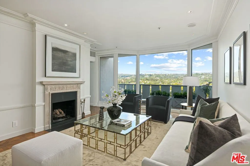 Los Angeles, California 90024, United States, 2 Bedrooms Bedrooms, ,4 BathroomsBathrooms,Residential,Active,103937